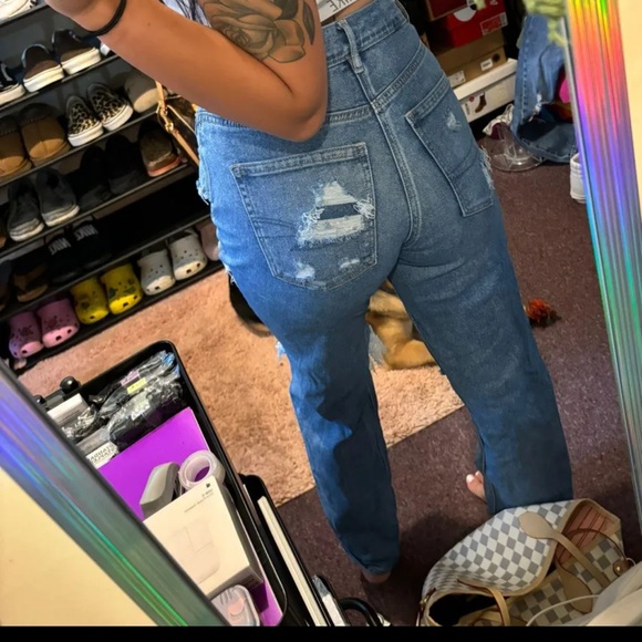 American Eagle Boyfriend Jeans - Picture 2 of 2